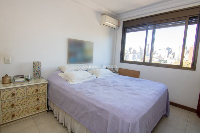 Imagem Imóvel com 3 Quartos à Venda, em Petrópolis - Porto Alegre Imagem Imóvel com 3 Quartos à Venda, em Petrópolis - Porto Alegre