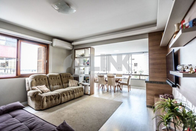 Imagem Imóvel com 3 Quartos à Venda, 241 m² em Jardim Lindóia - Porto Alegre