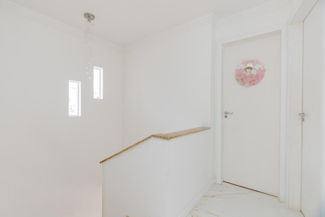 Imagem Casa com 3 Quartos à Venda, 165 m² em Capão Da Imbuia - Curitiba Imagem Casa com 3 Quartos à Venda, 165 m² em Capão Da Imbuia - Curitiba