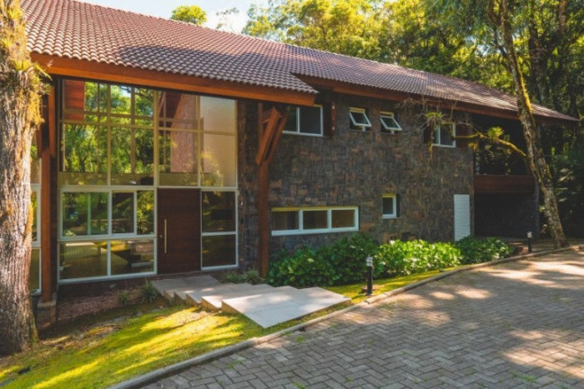 Imagem Casa de Condomínio com 4 Quartos à Venda, 385 m² em Centro - Gramado