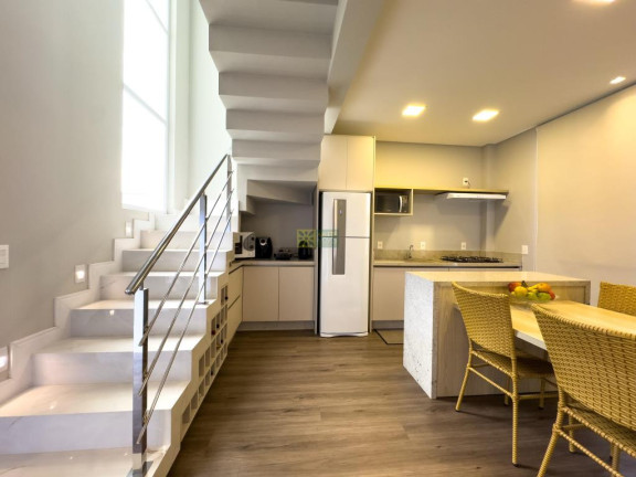 Imagem Sobrado com 2 Quartos à Venda, 90 m² em Centro - Bombinhas Imagem Sobrado com 2 Quartos à Venda, 90 m² em Centro - Bombinhas