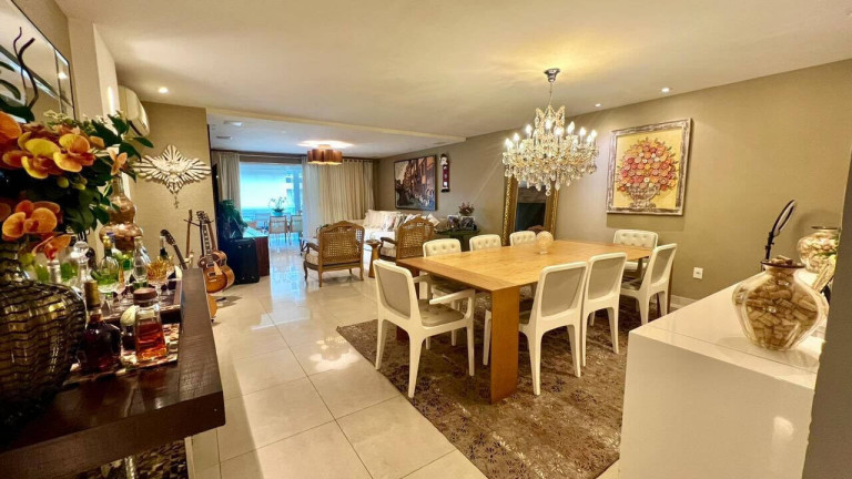 Apartamento com 3 Quartos à Venda, 222 m² em Embaré - Santos