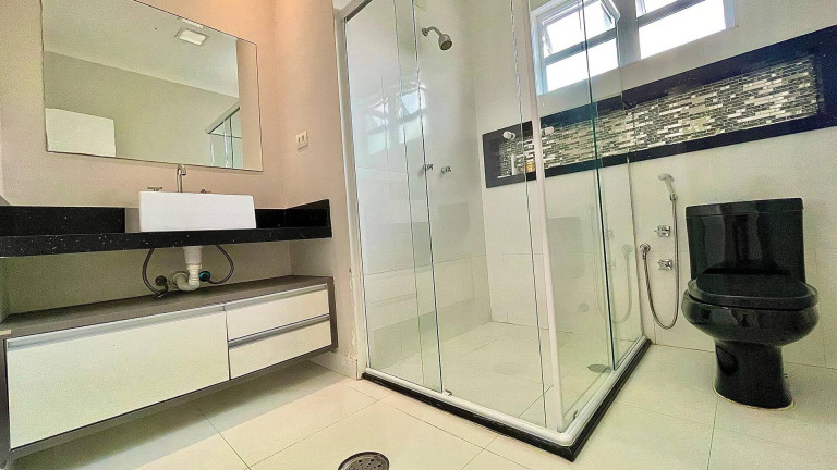 Imagem Sobrado com 4 Quartos à Venda, 600 m² em Jardim Virgínia - Guarujá Imagem Sobrado com 4 Quartos à Venda, 600 m² em Jardim Virgínia - Guarujá