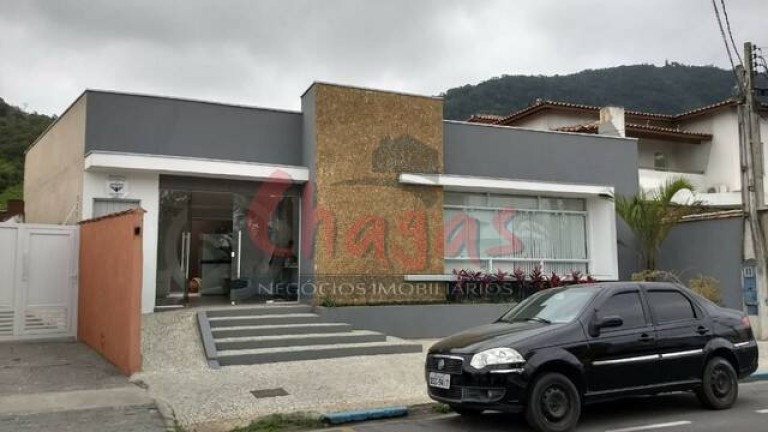 Imóvel Comercial à Venda, 351 m² em Centro - Caraguatatuba