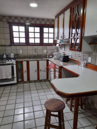 Imagem Casa com 6 Quartos à Venda, 300 m² em Piratininga - Niterói Imagem Casa com 6 Quartos à Venda, 300 m² em Piratininga - Niterói