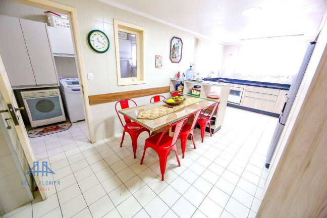 Imagem Casa com 4 Quartos à Venda, 370 m² em Trindade - Florianópolis Imagem Casa com 4 Quartos à Venda, 370 m² em Trindade - Florianópolis