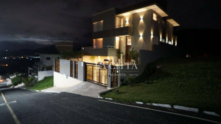 Imagem Casa com 3 Quartos à Venda, 376 m² em Ariribá - Balneário Camboriú