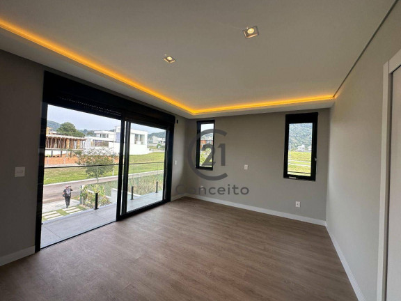 Imagem Casa com 3 Quartos à Venda, 238 m² em Lagoa Da Conceição - Florianópolis Imagem Casa com 3 Quartos à Venda, 238 m² em Lagoa Da Conceição - Florianópolis