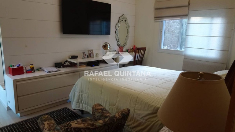 Imagem Casa com 4 Quartos à Venda, 340 m² em Córrego Grande - Florianópolis
