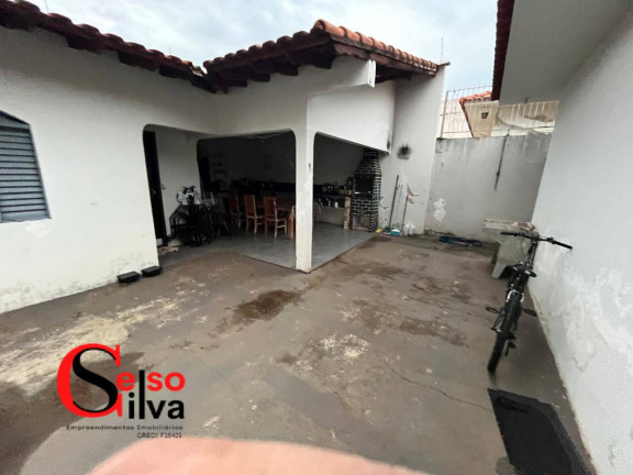 Imagem Casa com 3 Quartos à Venda, 360 m² em Maringá