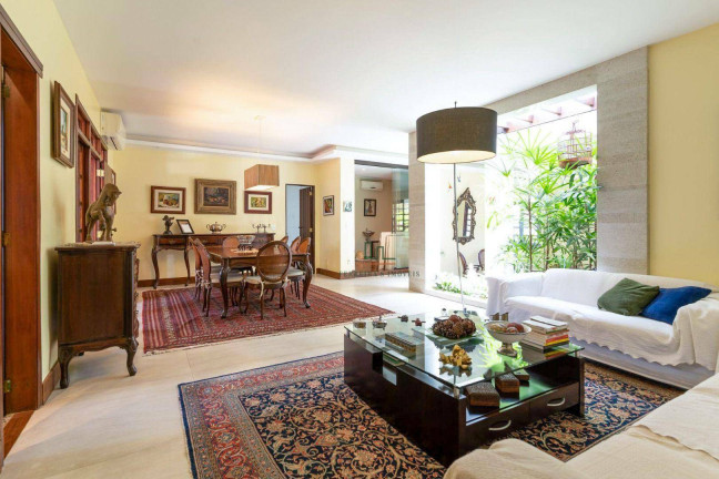 Casa com 4 Quartos à Venda, 365 m² em Piratininga - Niterói