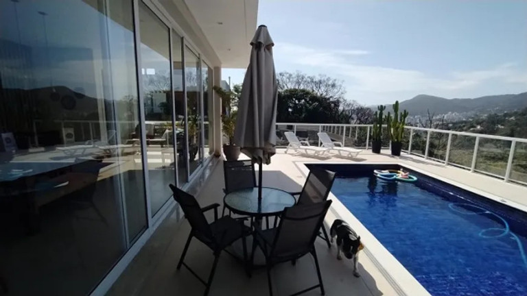 Casa de Condomínio com 4 Quartos à Venda, 530 m² em Córrego Grande - Florianópolis