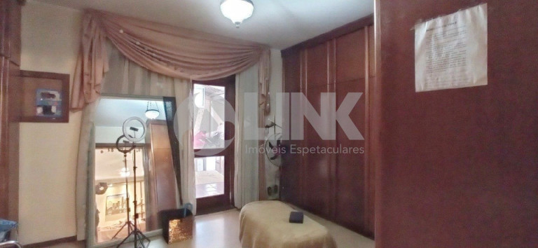 Imagem Casa com 3 Quartos à Venda, 374 m² em Jardim Lindóia - Porto Alegre
