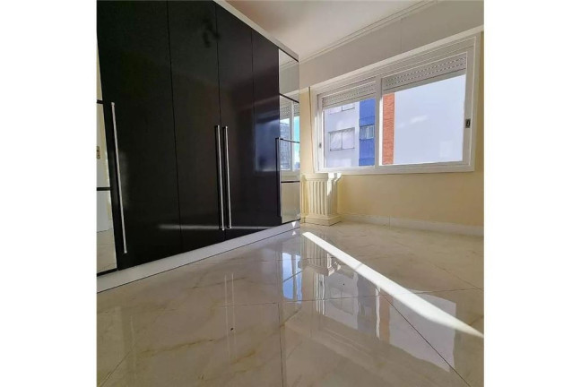 Imagem Imóvel com 3 Quartos à Venda,  em Moinhos De Vento - Porto Alegre