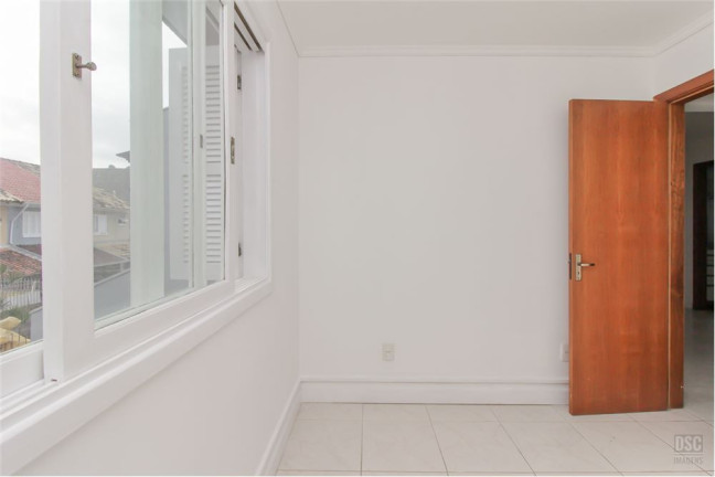 Imagem Casa com 3 Quartos à Venda, em Hípica - Porto Alegre Imagem Casa com 3 Quartos à Venda, em Hípica - Porto Alegre