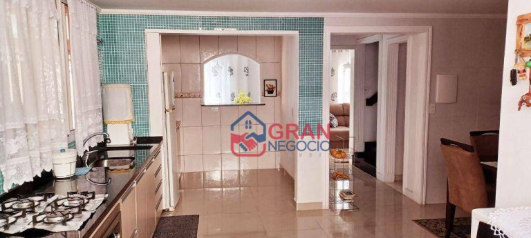 Imagem Sobrado com 4 Quartos à Venda, 180 m² em Santa Felicidade - Curitiba