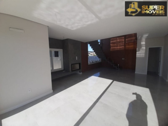 Imagem Casa com 3 Quartos à Venda, 400 m² em Laranjal - Pelotas Imagem Casa com 3 Quartos à Venda, 400 m² em Laranjal - Pelotas