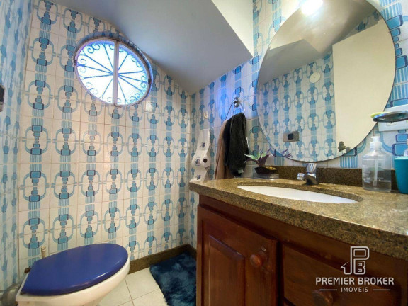 Imagem Casa com 4 Quartos à Venda, 213 m² em Iucas - Teresópolis