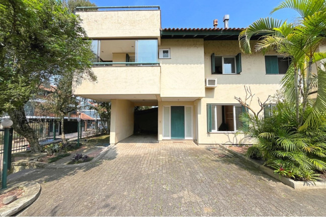 Imagem Casa de Condomínio com 3 Quartos à Venda, 254 m² em Ipanema - Porto Alegre