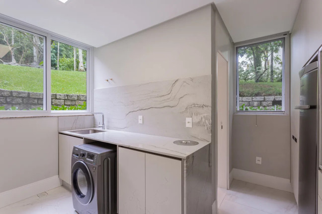 Imagem Casa com 4 Quartos à Venda, 524 m² em Estaleirinho - Balneário Camboriú Imagem Casa com 4 Quartos à Venda, 524 m² em Estaleirinho - Balneário Camboriú