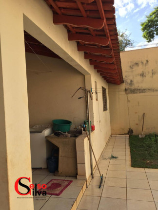 Imagem Casa com 4 Quartos à Venda, 266 m² em Copacabana Residencial - Maringá