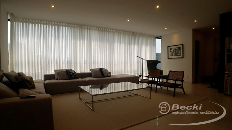 Imagem Apartamento com 3 Quartos à Venda, 174 m² em Glória - Joinville