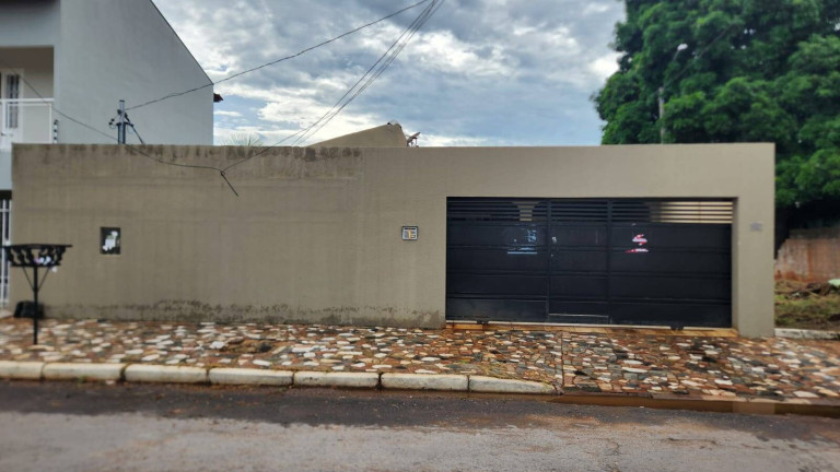 Casa com 3 Quartos à Venda, 235 m² em Morada Do Ouro - Cuiabá
