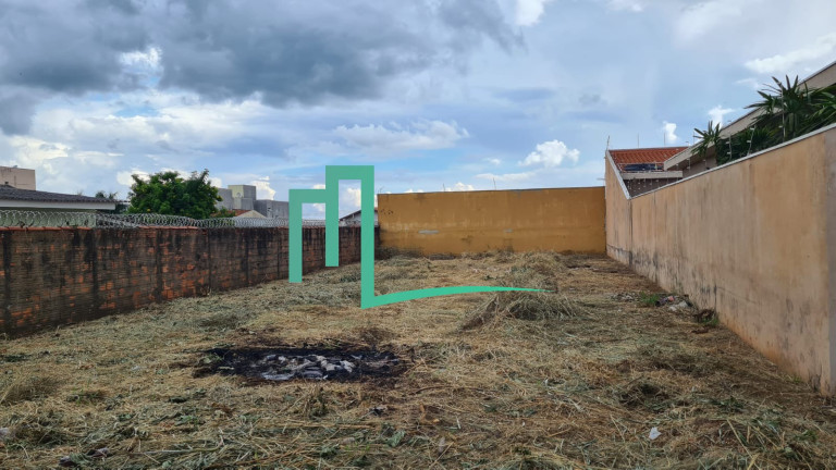 Imagem Terreno à Venda, 300 m² em Pq Universitário - Franca
