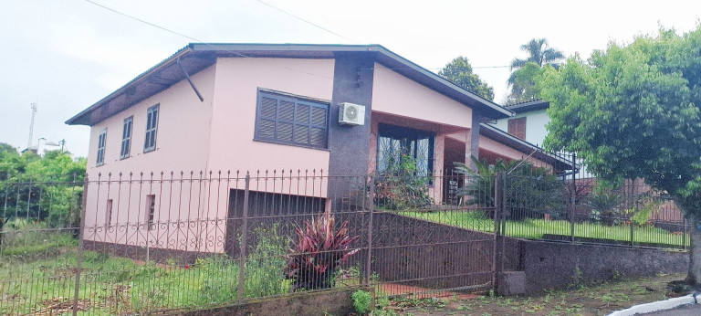 Imagem Casa com 3 Quartos à Venda, 230 m² em Centro - Colorado