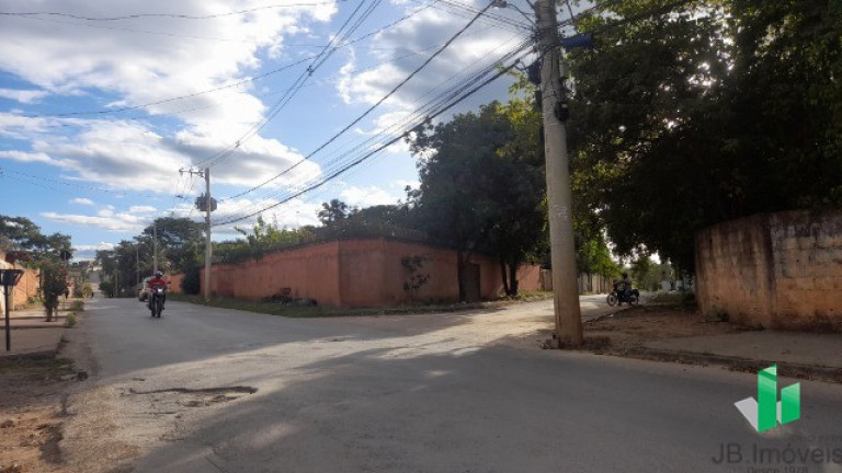 Imagem Casa com 4 Quartos à Venda, 202 m² em Santo Inácio - Montes Claros