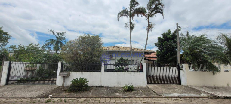 Casa com 4 Quartos à Venda, 170 m² em Armação - Penha