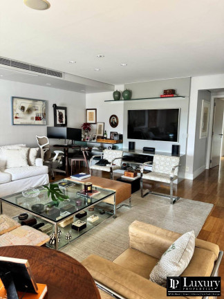 Apartamento com 2 Quartos à Venda, 212 m² em Vila Nova Conceição - São Paulo