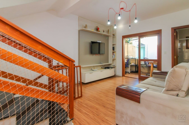 Imagem Casa com 3 Quartos à Venda, 210 m² em Hípica - Porto Alegre Imagem Casa com 3 Quartos à Venda, 210 m² em Hípica - Porto Alegre