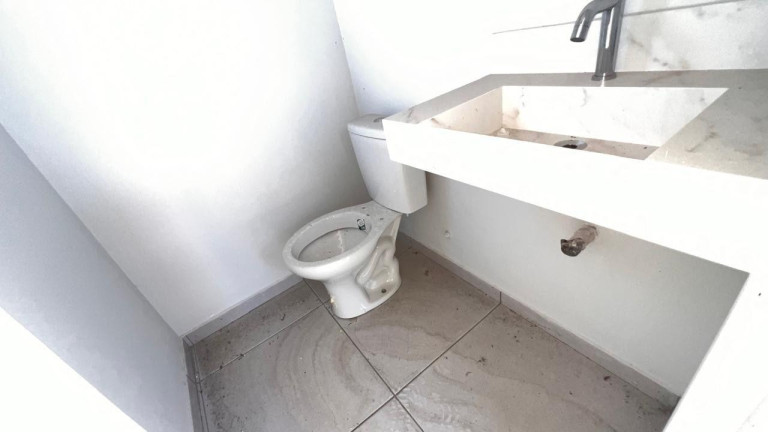 Imagem Casa com 3 Quartos à Venda, 169 m² em Uberaba - Curitiba