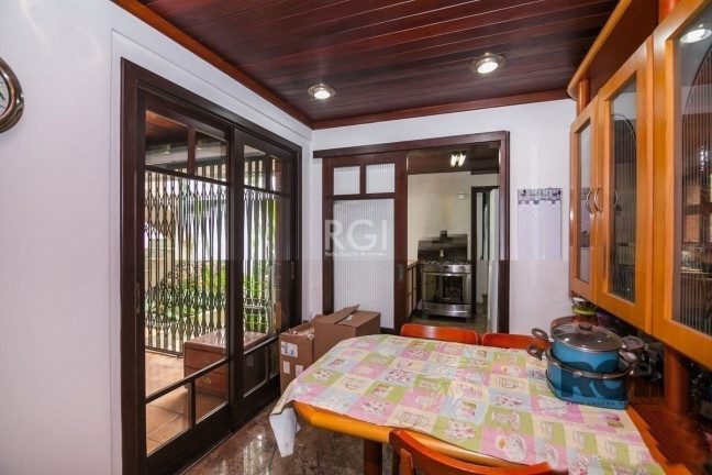 Imagem Casa com 3 Quartos para Alugar, 253 m² em Rio Branco - Porto Alegre