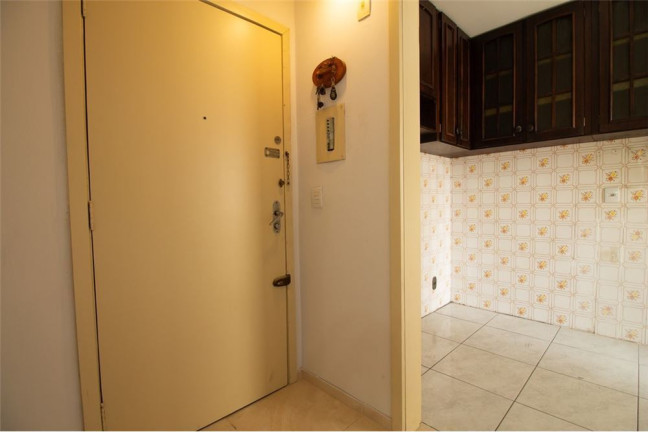Imagem Apartamento com 1 Quarto à Venda, 48 m² em Santa Cecília - Porto Alegre