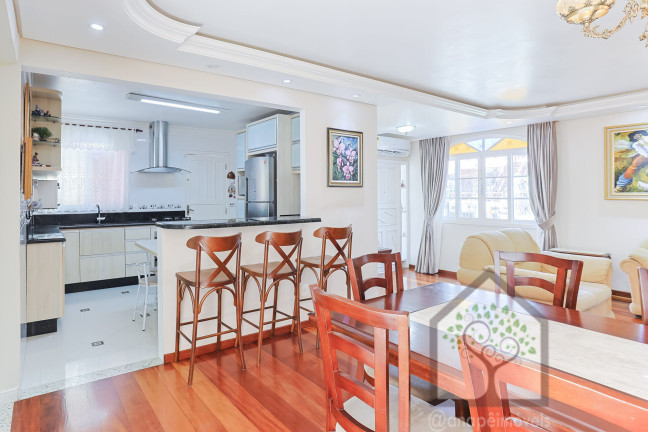 Imagem Casa com 4 Quartos à Venda, 295 m² em Trindade - Florianópolis Imagem Casa com 4 Quartos à Venda, 295 m² em Trindade - Florianópolis