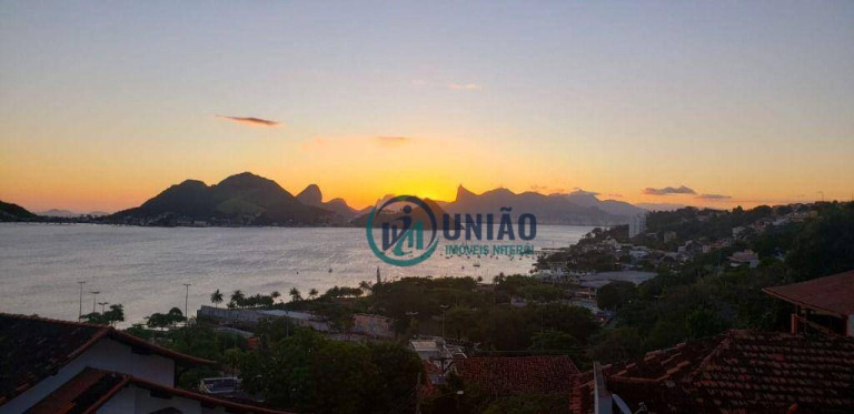 Imagem Casa com 4 Quartos à Venda, 185 m² em São Francisco - Niterói
