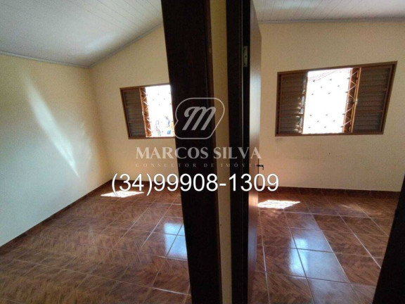 Imagem Casa com 3 Quartos à Venda, 250 m² em Santa Mônica - Uberlândia