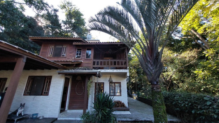 Sobrado com 3 Quartos à Venda,  em Praia Do Estaleiro - Balneário Camboriú