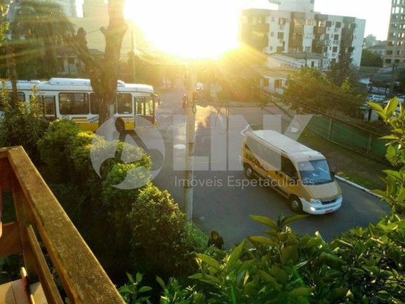 Imagem Casa com 3 Quartos à Venda, 151 m² em Passo Da Areia - Porto Alegre