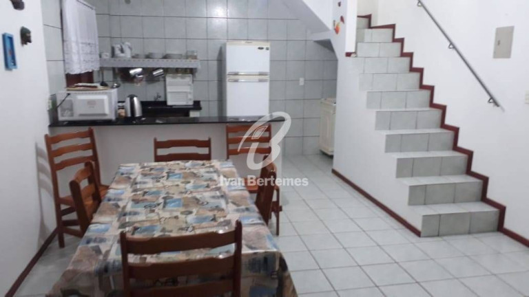 Imagem Sobrado com 2 Quartos para Temporada, em Canto Grande - Bombinhas Imagem Sobrado com 2 Quartos para Temporada, em Canto Grande - Bombinhas