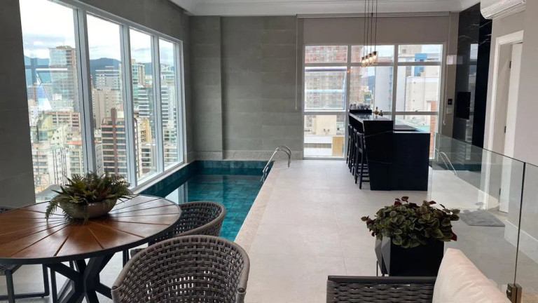Cobertura com 4 Quartos à Venda, 305 m² em Meia Praia - Itapema