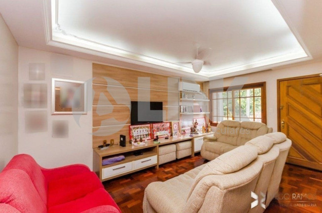 Imagem Casa com 4 Quartos à Venda, 245 m² em Jardim Itu - Porto Alegre Imagem Casa com 4 Quartos à Venda, 245 m² em Jardim Itu - Porto Alegre