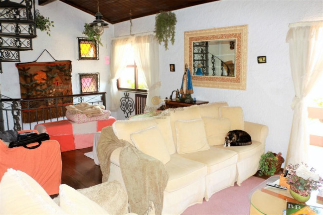 Imagem Casa com 5 Quartos à Venda, 130 m² em Iucas - Teresópolis