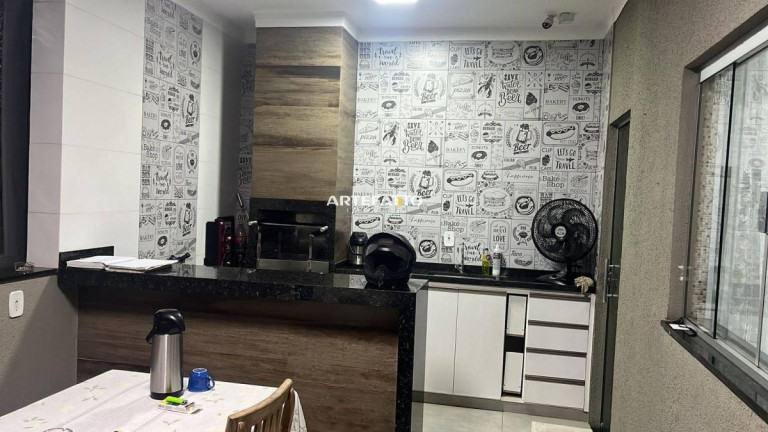 Imagem Casa com 3 Quartos à Venda, 288 m²