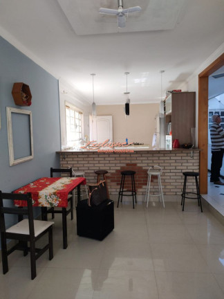 Imagem Sobrado com 3 Quartos à Venda, 380 m²