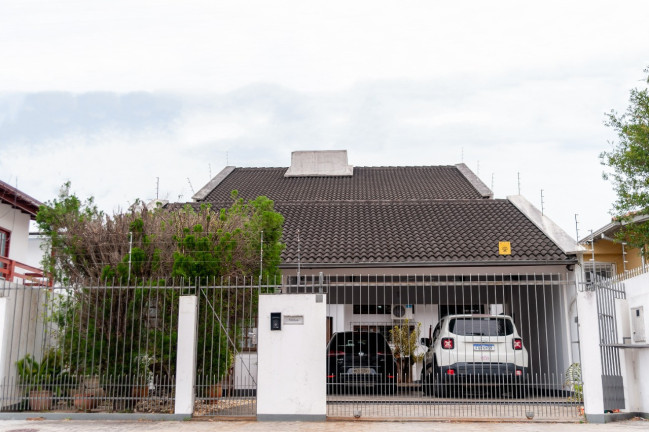 Imagem Casa com 5 Quartos à Venda, 300 m² em Estreito - Florianópolis