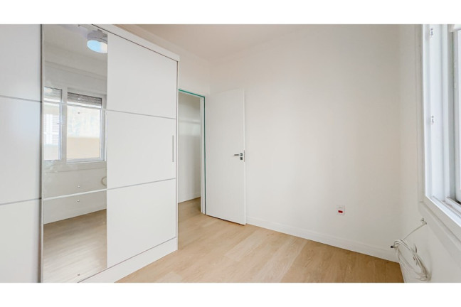 Imagem Imóvel com 2 Quartos à Venda, 66 m² em Petrópolis - Porto Alegre Imagem Imóvel com 2 Quartos à Venda, 66 m² em Petrópolis - Porto Alegre