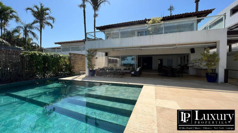 Imagem Casa com 6 Quartos à Venda, em Baleia - São Sebastião Imagem Casa com 6 Quartos à Venda, em Baleia - São Sebastião